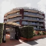 Inner-City 2 Bedroom Apartment - Perfectly Located