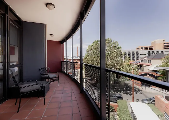 Inner-City 2 Bedroom Apartment - Perfectly Located
